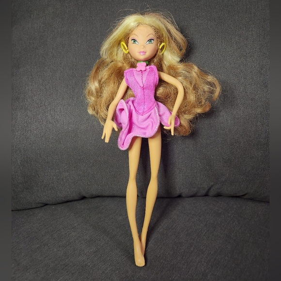 Winx Club Flora 2004 Mattel Season 1 1st Edition Doll Dress Earrings Necklace